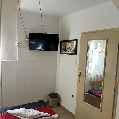 Sobe Sa Sopstvenim Kupatilom Private Bathroom In Center بيت ضيافة نوفي ساد