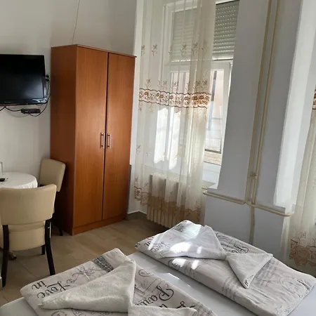 Sobe Sa Sopstvenim Kupatilom Private Bathroom In Center بيت ضيافة نوفي ساد