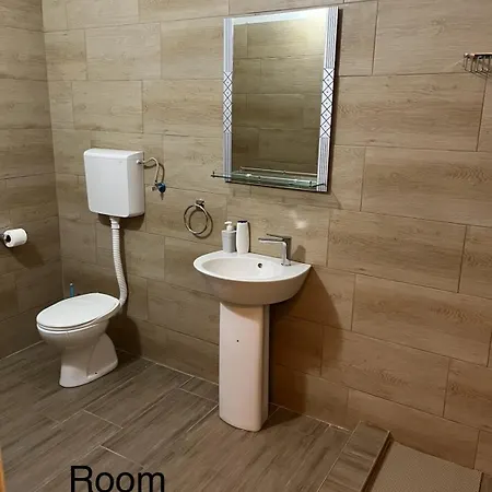 بيت ضيافة Sobe Sa Sopstvenim Kupatilom Private Bathroom In Center نوفي ساد