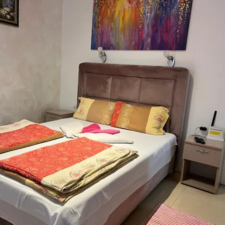 بيت ضيافة Sobe Sa Sopstvenim Kupatilom Private Bathroom In Center