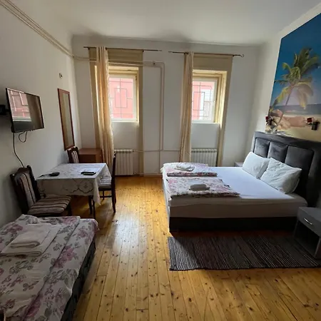 Sobe Sa Sopstvenim Kupatilom Private Bathroom In Center بيت ضيافة نوفي ساد