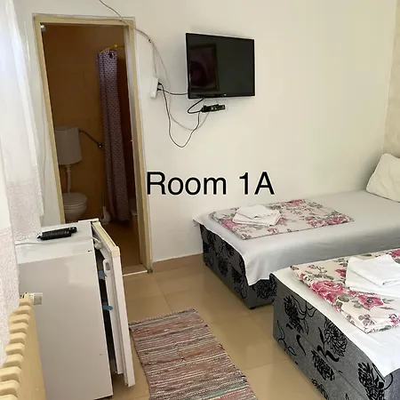 Sobe Sa Sopstvenim Kupatilom Private Bathroom In Center *