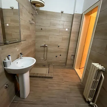 Sobe Sa Sopstvenim Kupatilom Private Bathroom In Center